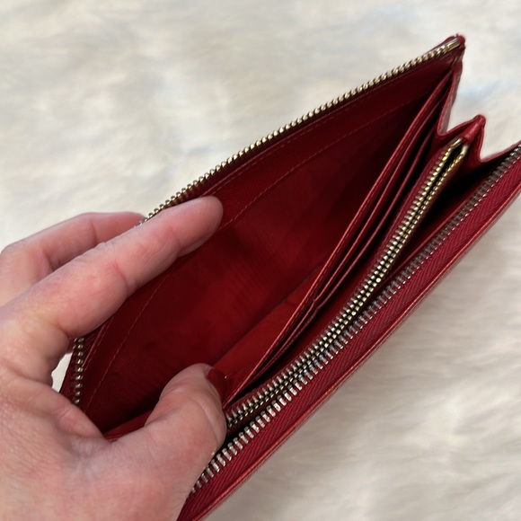 Prada red zippy wallet (perfect for the Christmas) - Picture 12 of 17
